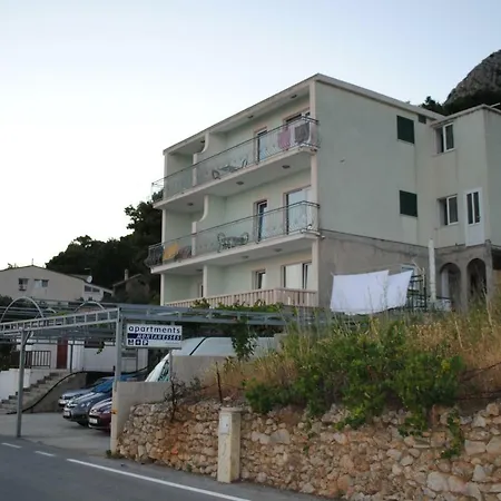 Montanesses Apartment *