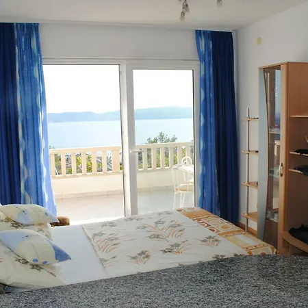 Montanesses Apartment *