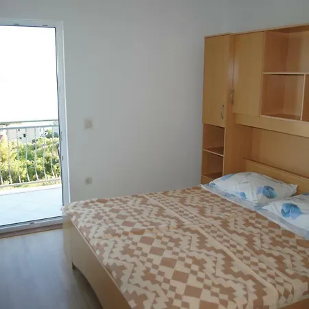 Montanesses Apartment *